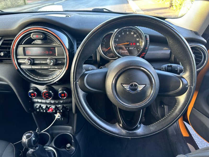 MINI HATCH