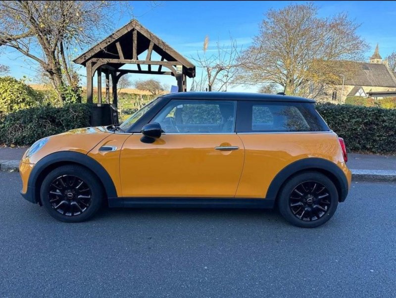 MINI HATCH