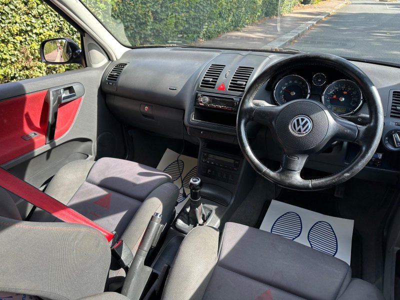 VOLKSWAGEN POLO