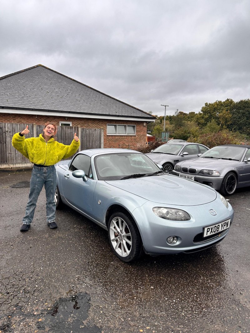 View MAZDA MX-5 2.0i Niseko Roadster Euro 4 2dr
