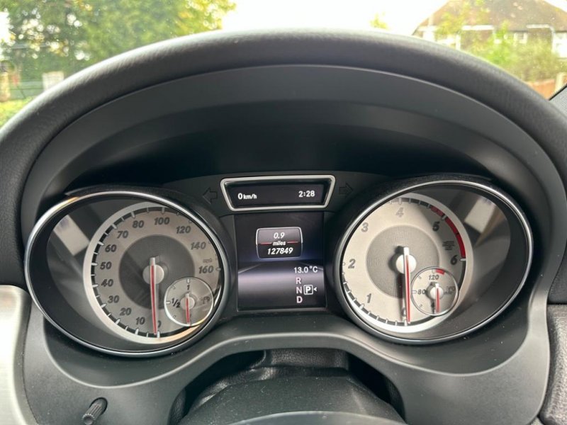 MERCEDES-BENZ CLA