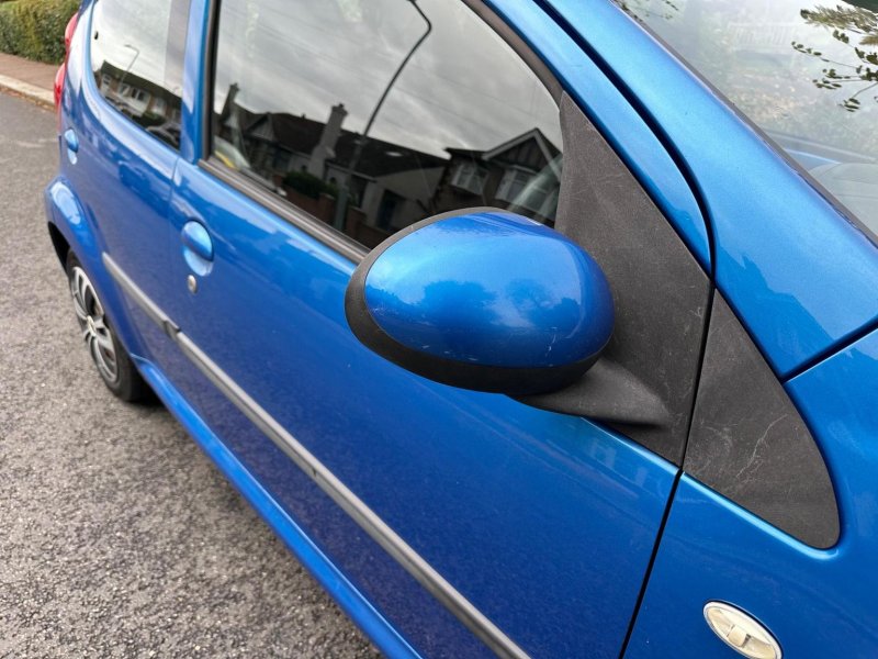 PEUGEOT 107