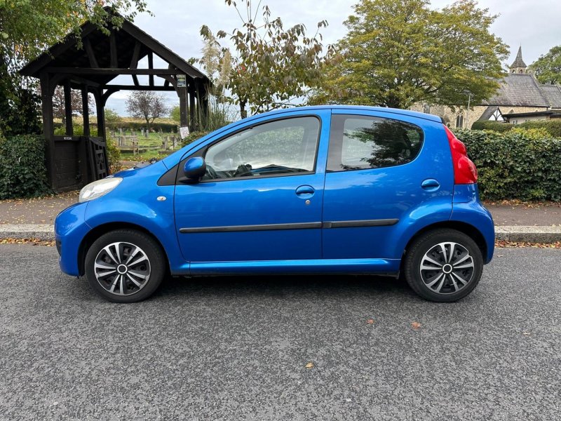 PEUGEOT 107