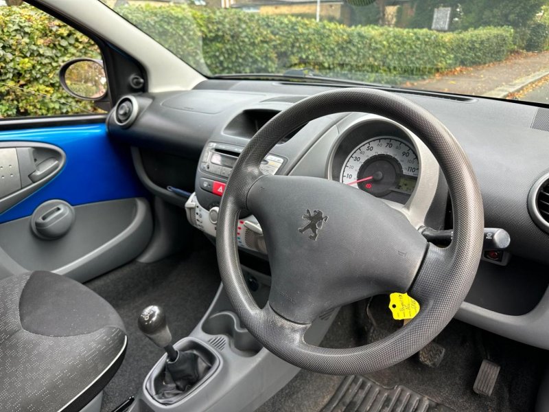 PEUGEOT 107