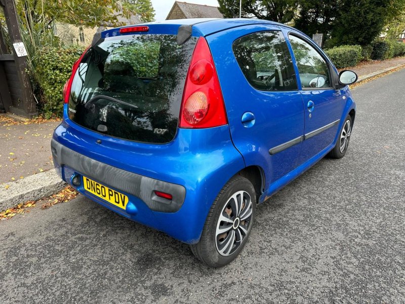 PEUGEOT 107