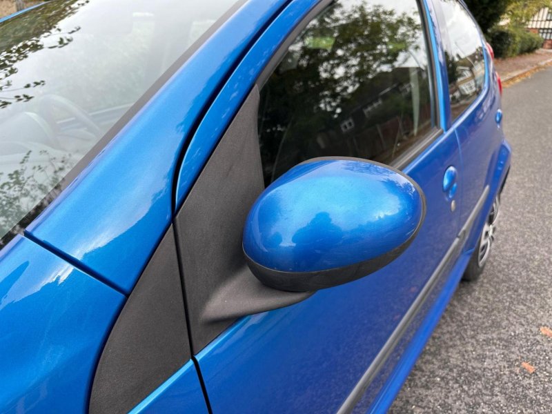 PEUGEOT 107