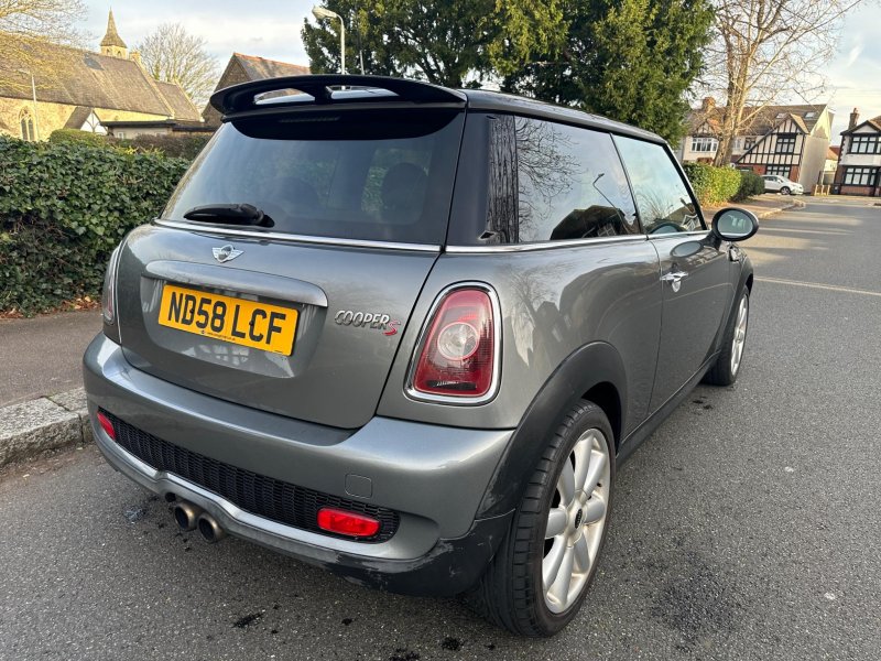 MINI HATCH