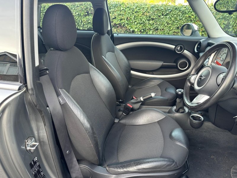 MINI HATCH