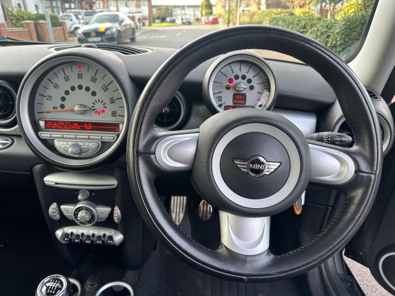 MINI HATCH