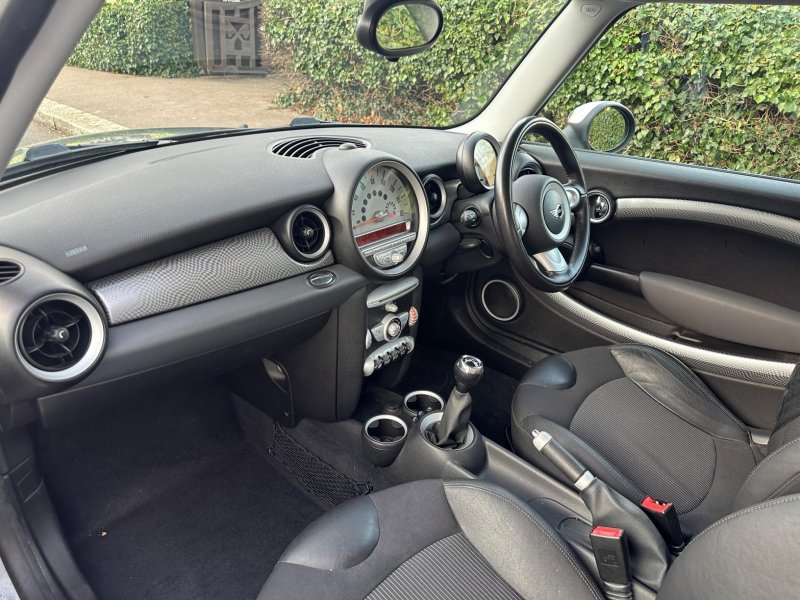 MINI HATCH