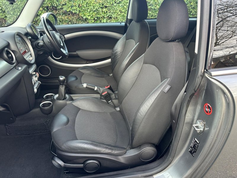 MINI HATCH