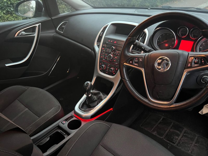 VAUXHALL ASTRA