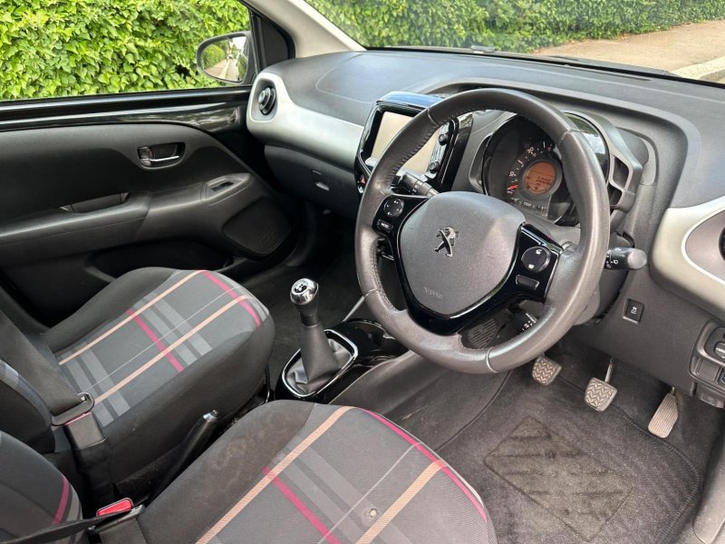 PEUGEOT 108