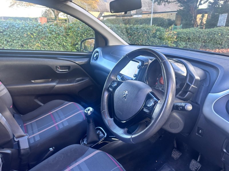 PEUGEOT 108