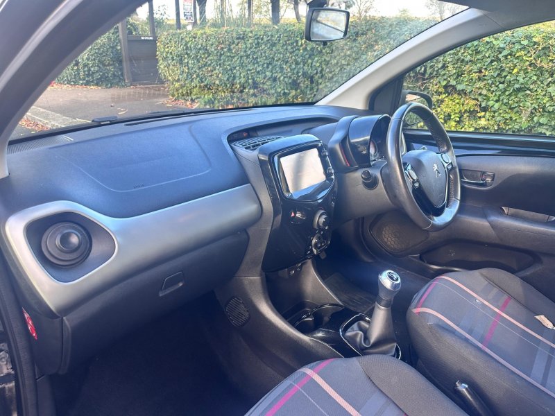 PEUGEOT 108