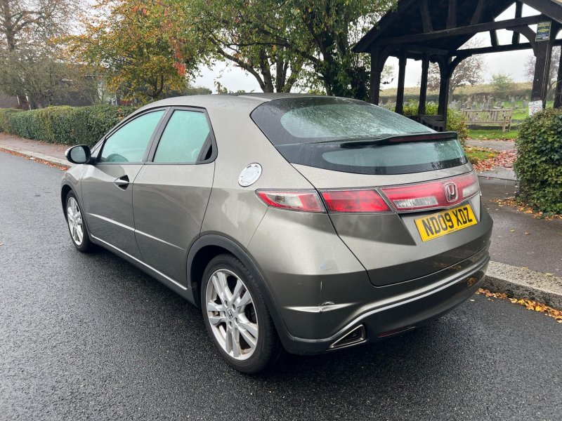 View HONDA CIVIC 1.8 i-VTEC ES 5dr