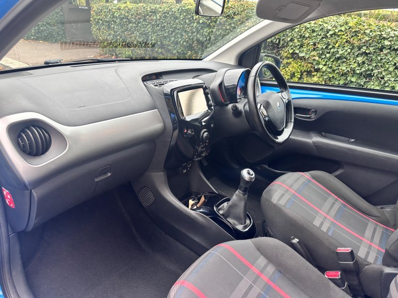 PEUGEOT 108