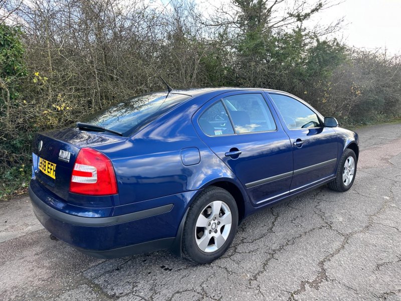 View SKODA OCTAVIA 1.6 FSI Ambiente Euro 4 5dr