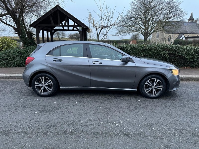 View MERCEDES-BENZ A CLASS 1.5 A180d SE (Executive) 7G-DCT Euro 6 (s/s) 5dr
