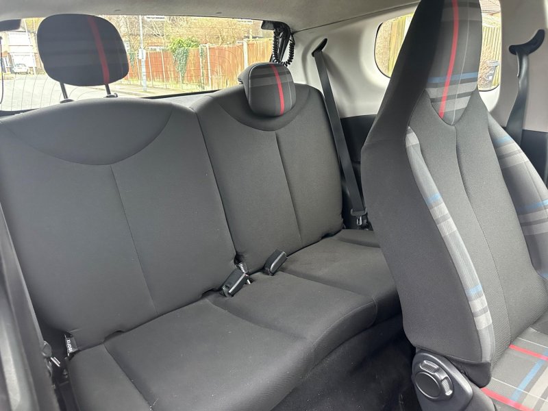 PEUGEOT 108
