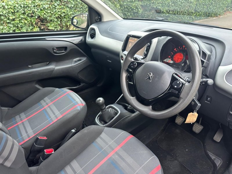 PEUGEOT 108