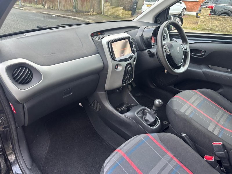 PEUGEOT 108