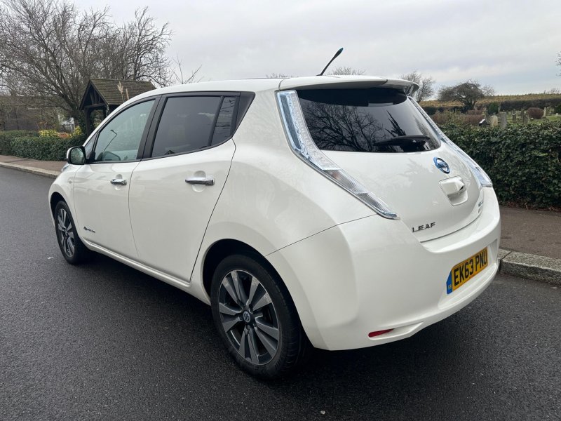 NISSAN LEAF