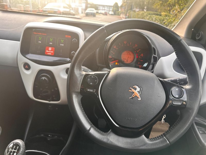PEUGEOT 108