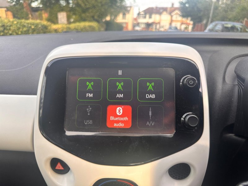 PEUGEOT 108