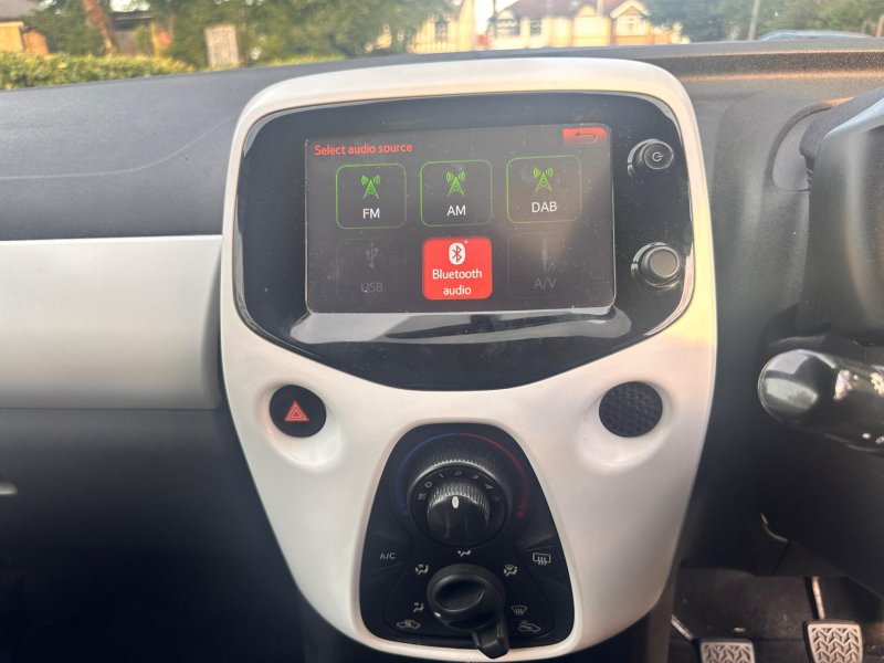 PEUGEOT 108