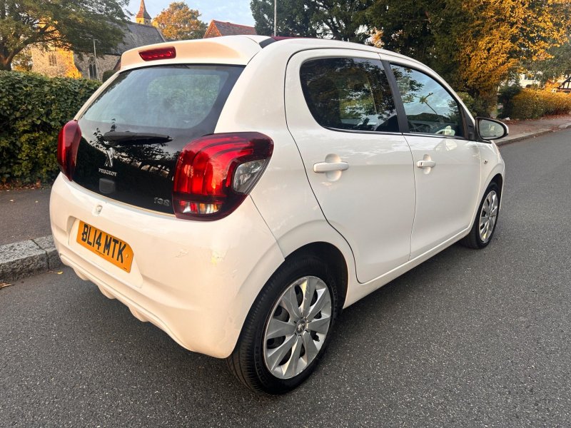 PEUGEOT 108