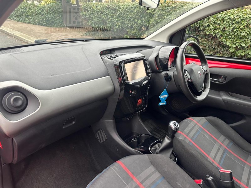 PEUGEOT 108