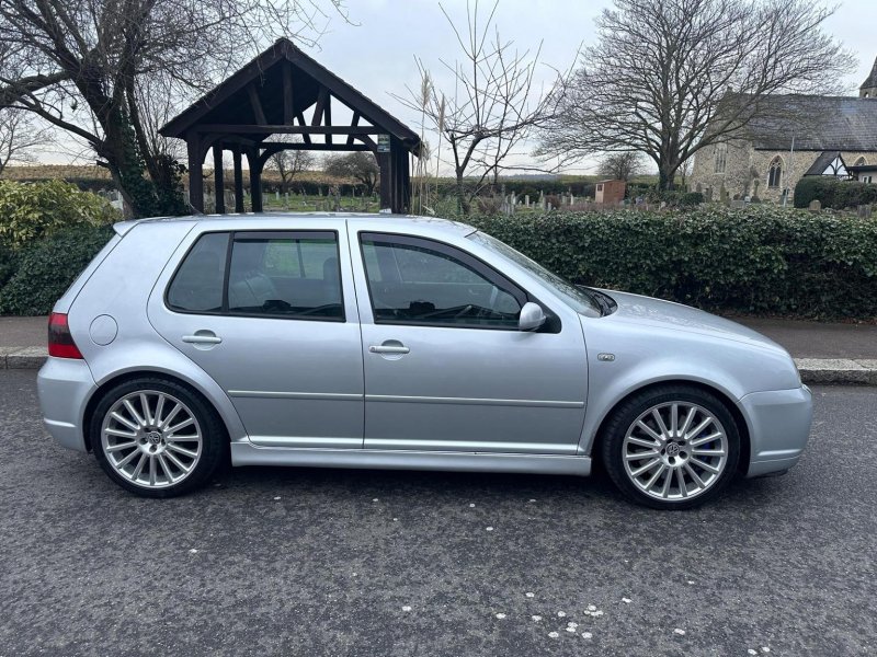 View VOLKSWAGEN GOLF 3.2 R32 5dr
