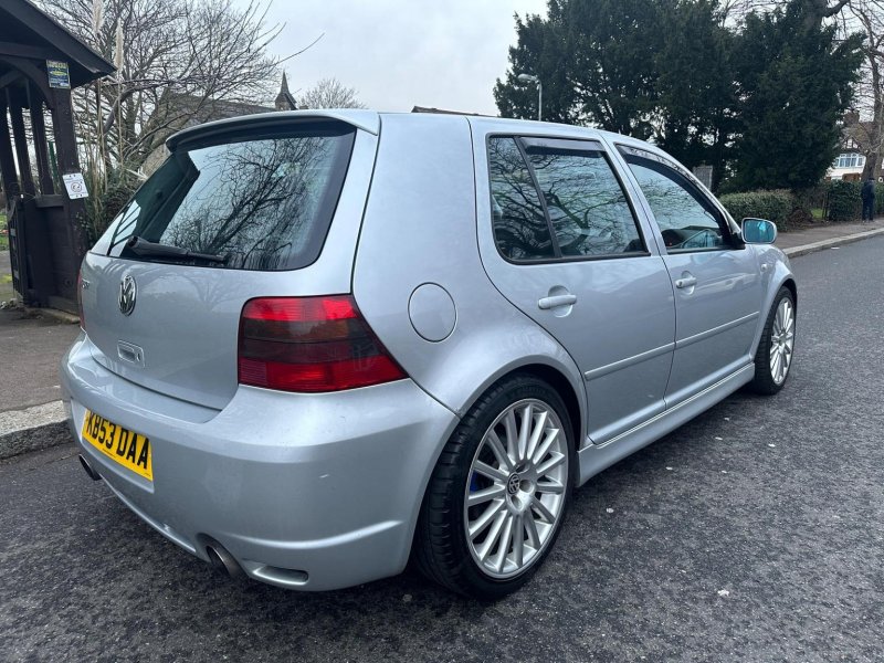 VOLKSWAGEN GOLF
