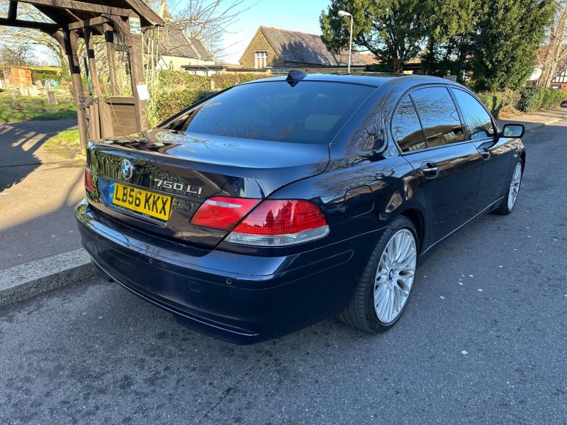 BMW 7 SERIES
