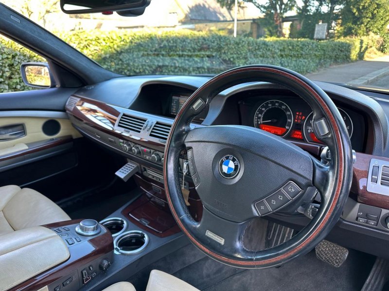 BMW 7 SERIES