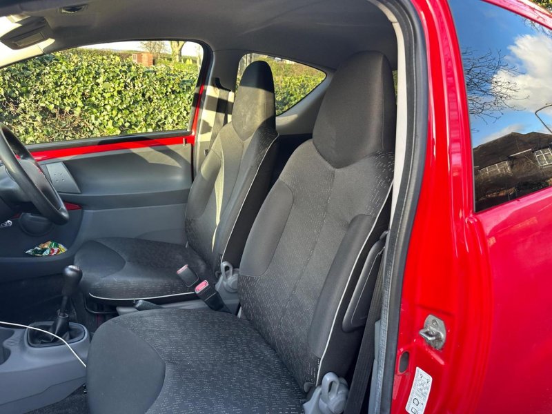 PEUGEOT 107
