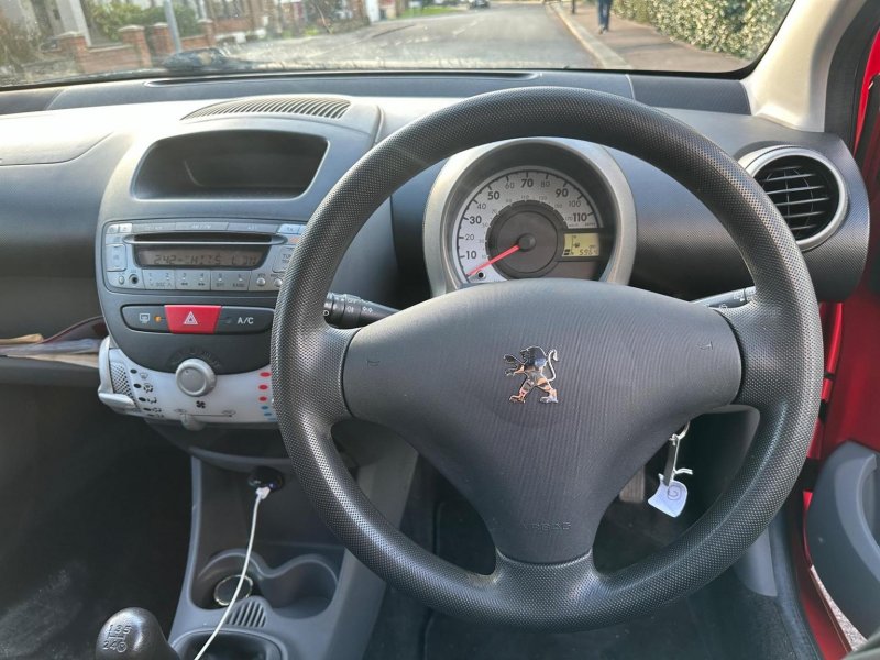 PEUGEOT 107