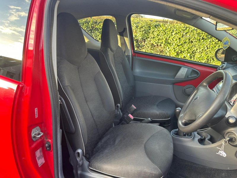 PEUGEOT 107