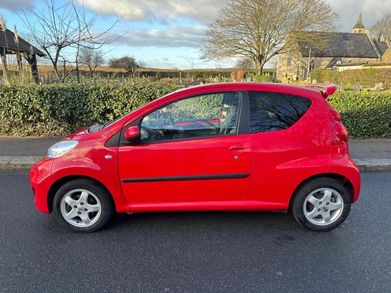 PEUGEOT 107