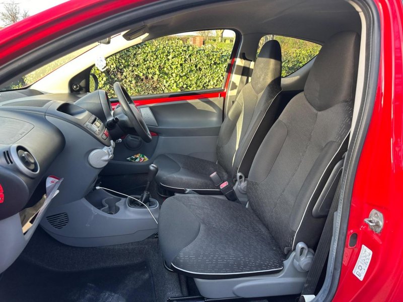 PEUGEOT 107