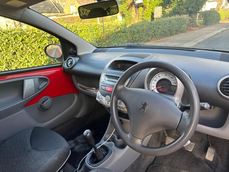 PEUGEOT 107