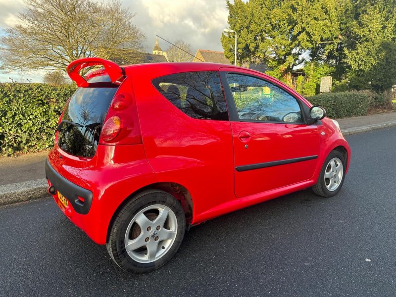 PEUGEOT 107