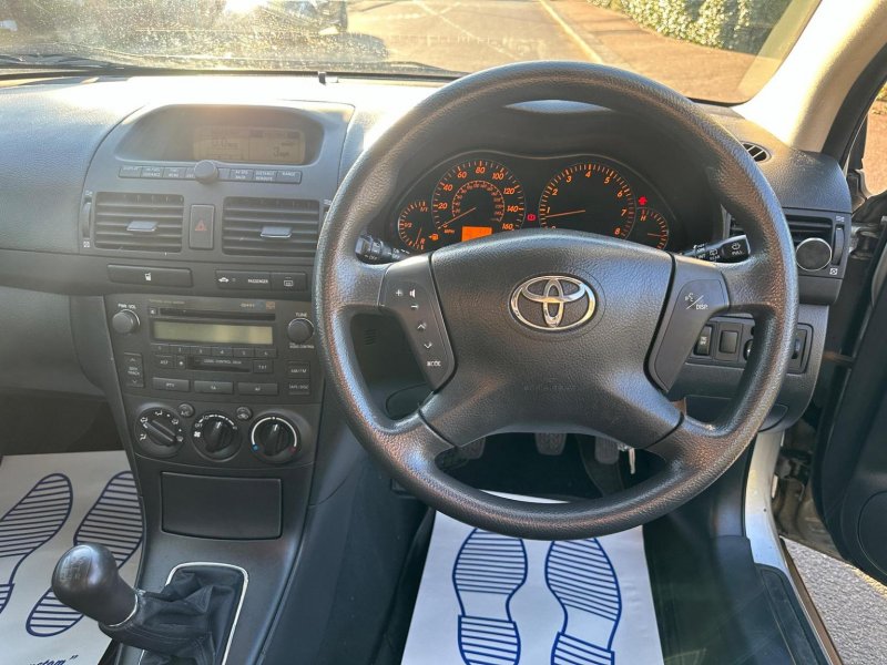 TOYOTA AVENSIS