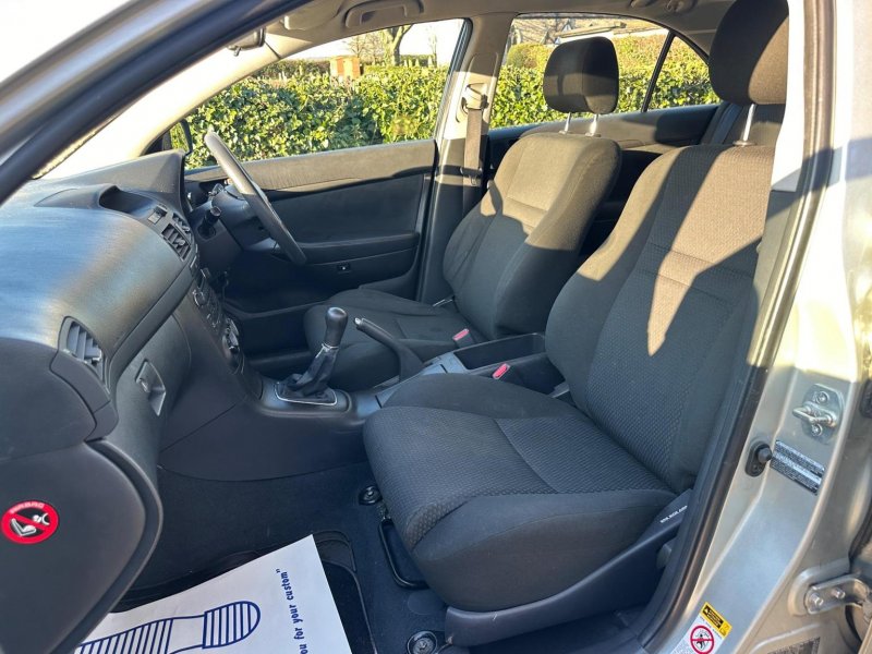 TOYOTA AVENSIS