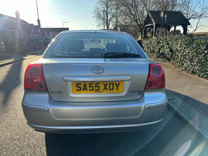 TOYOTA AVENSIS