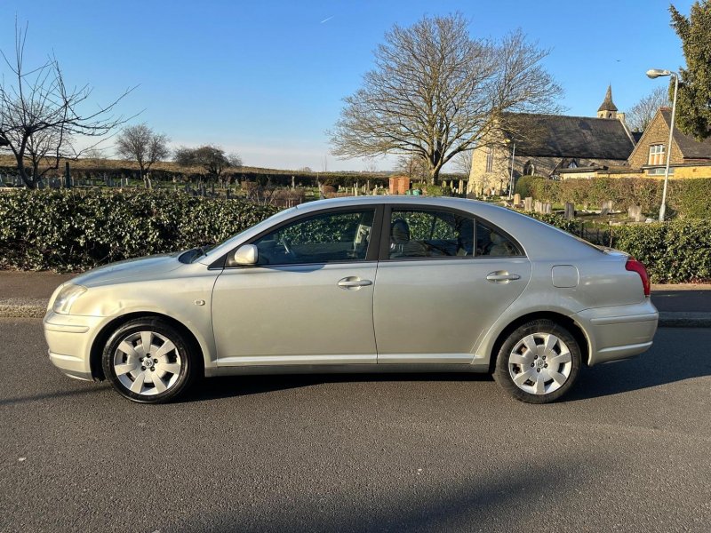 TOYOTA AVENSIS