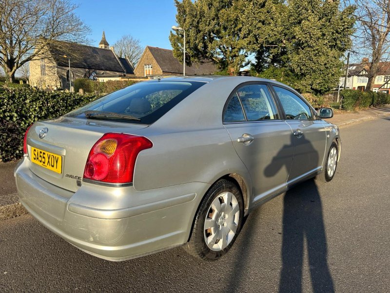 TOYOTA AVENSIS