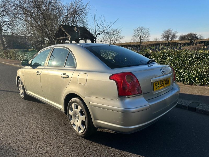 TOYOTA AVENSIS
