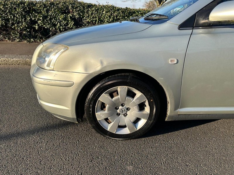 TOYOTA AVENSIS